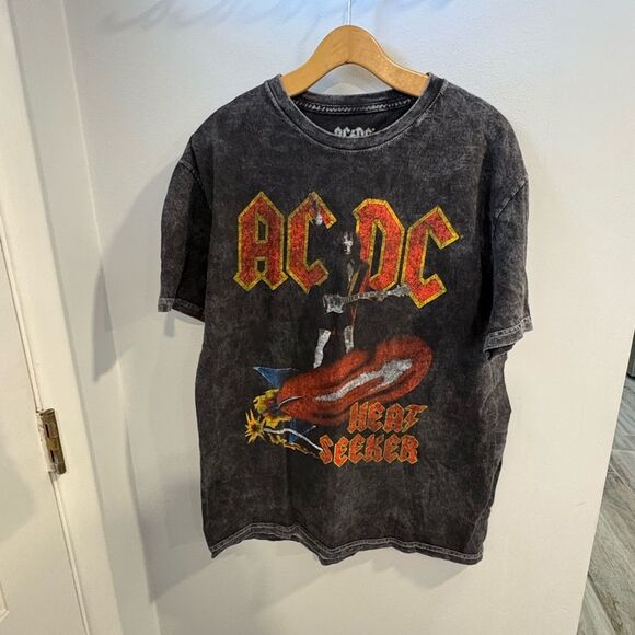 AC/DC Other - AC/DC Black and Red Short Sleeve Tee Heat Seeker